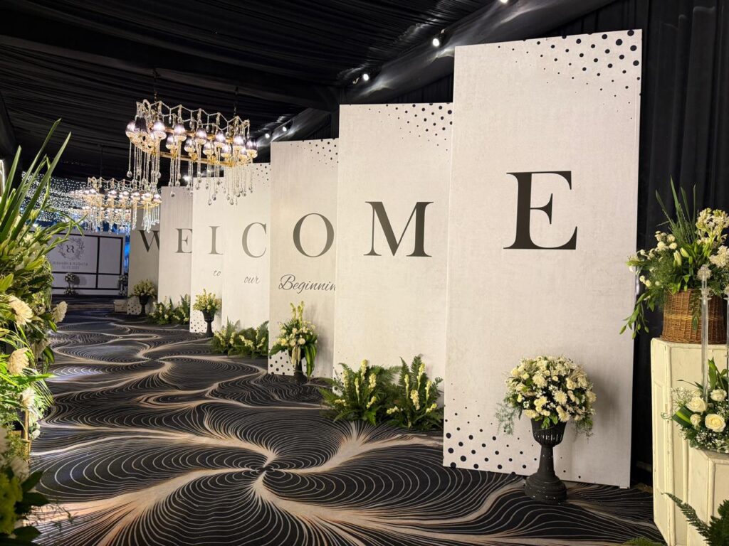 Lucky-tent-house-wedding-events-Cocktail Party-entrance-decoration.png