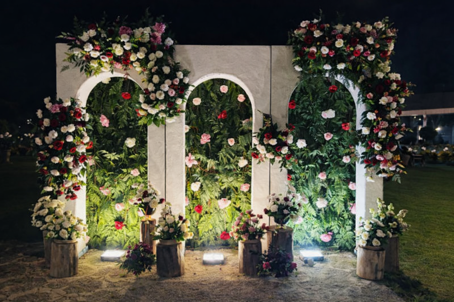 Lucky-tent-house-wedding-flower-decoration.png